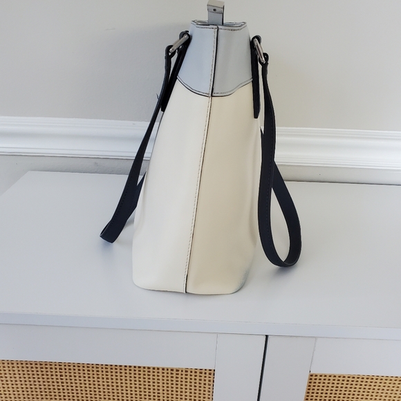 Calvin Klein tote bag. - Picture 7 of 16